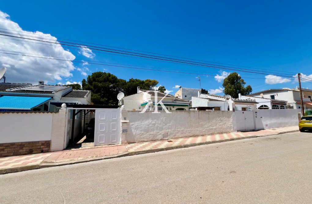 Segunda mano - Villa independiente - Torrevieja - El Chaparral