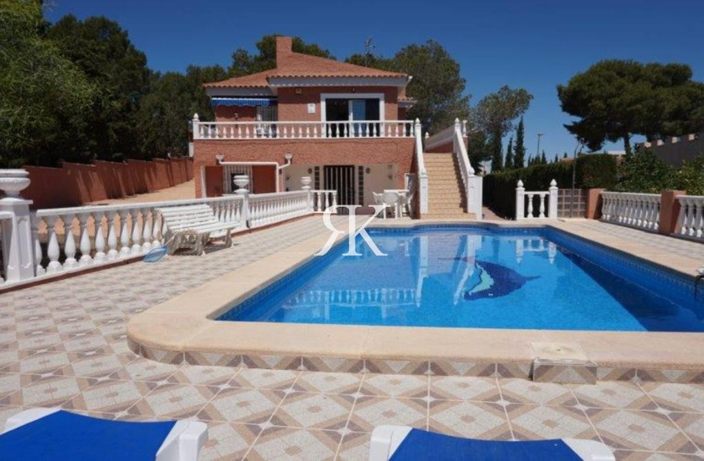 Segunda mano - Villa independiente - Torrevieja - Los Balcones 