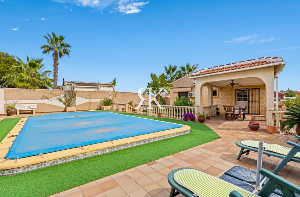 Segunda mano - Villa independiente - Torrevieja - Los Balcones 