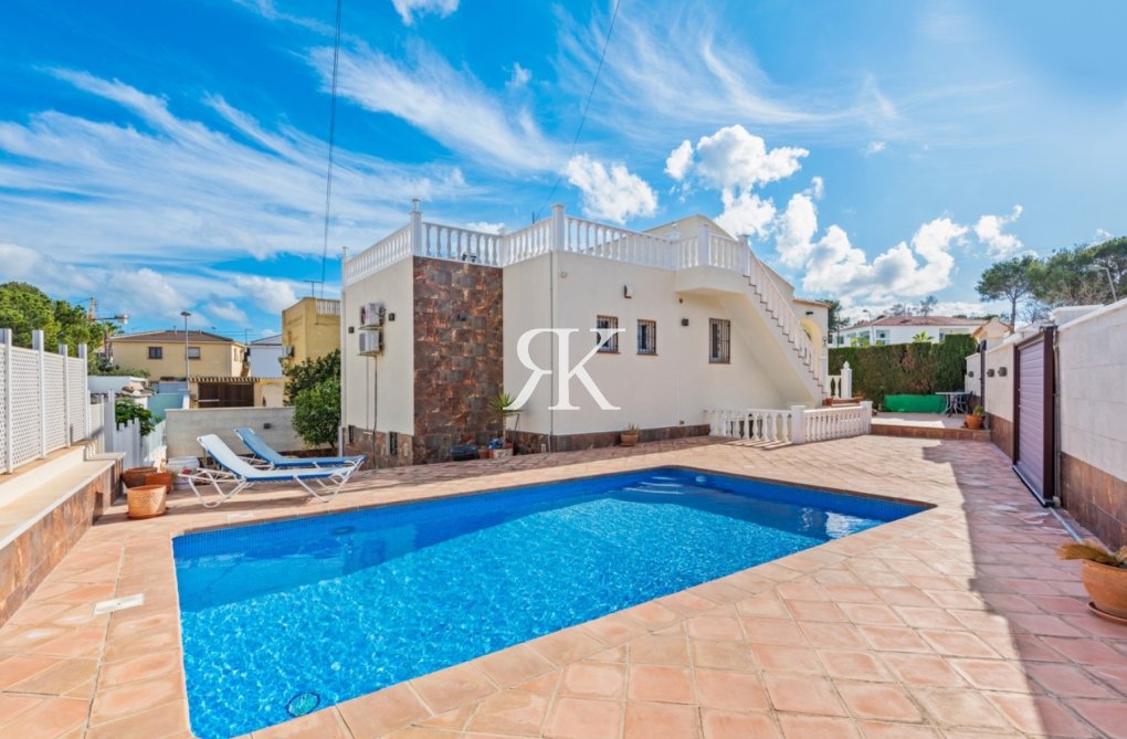Segunda mano - Villa independiente - Torrevieja - Los Balcones 