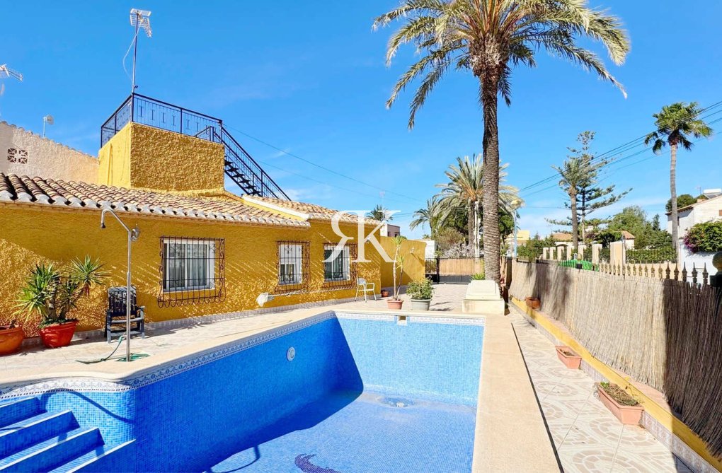 Segunda mano - Villa pareado - Torrevieja - Punta Prima