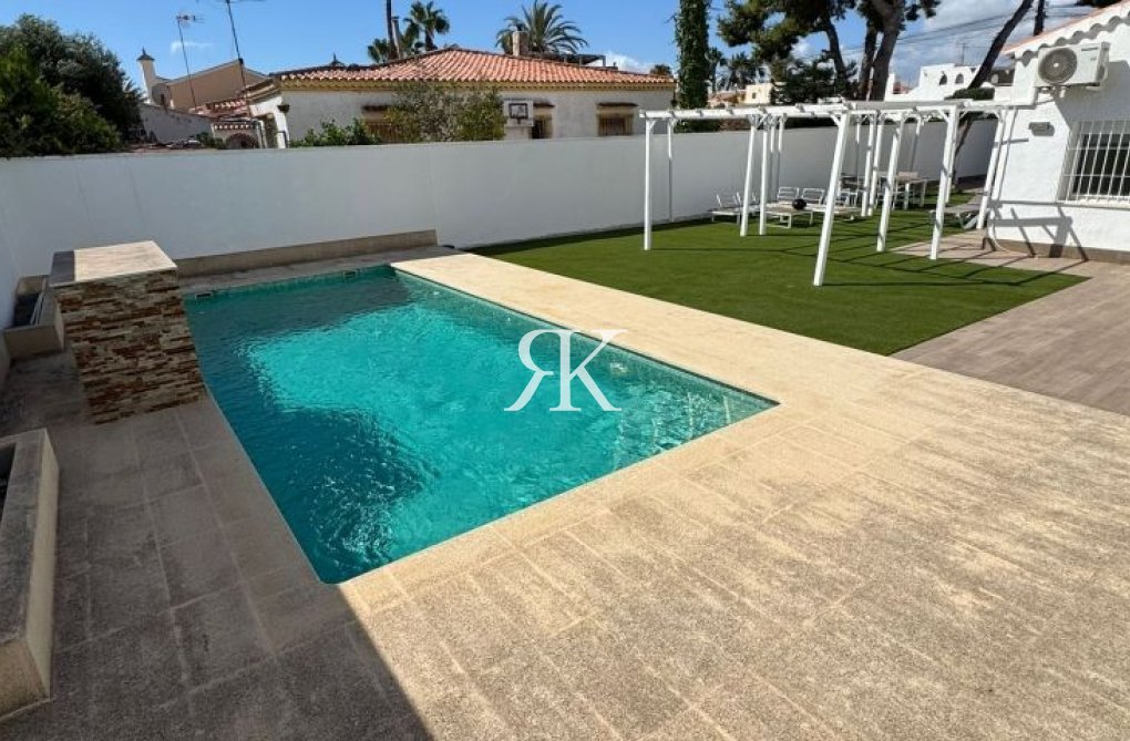 Segunda mano - villa - Torrevieja - Costa Blanca