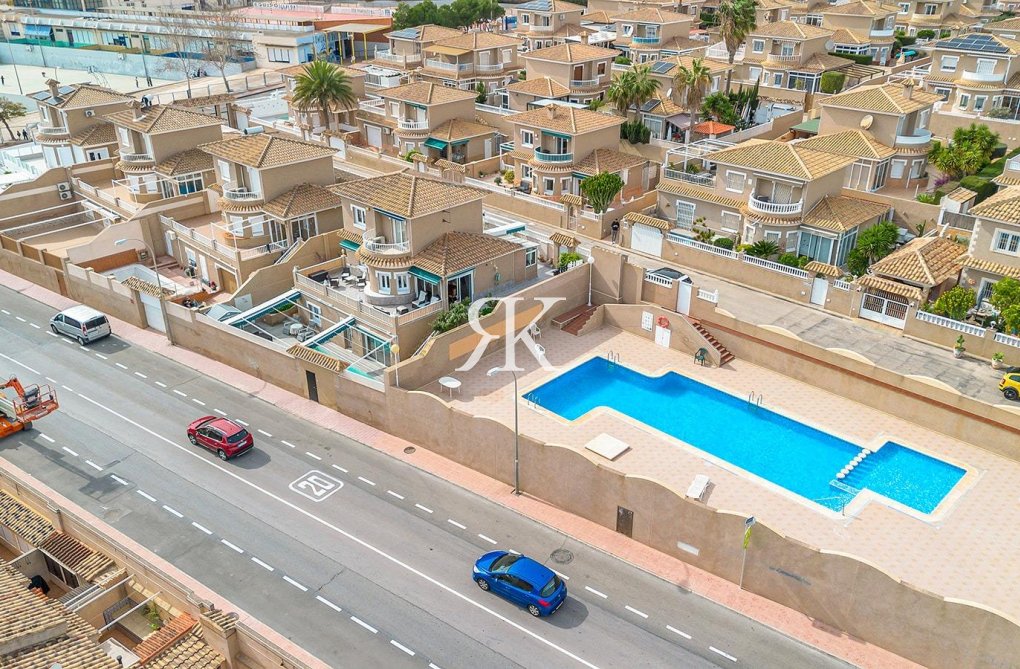 Segunda mano - villa - Torrevieja - Los Balcones - Los Altos Del Edén