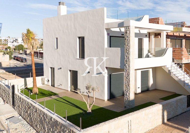 Semi-detached Villa  - New Build - Torrevieja - Punta Prima