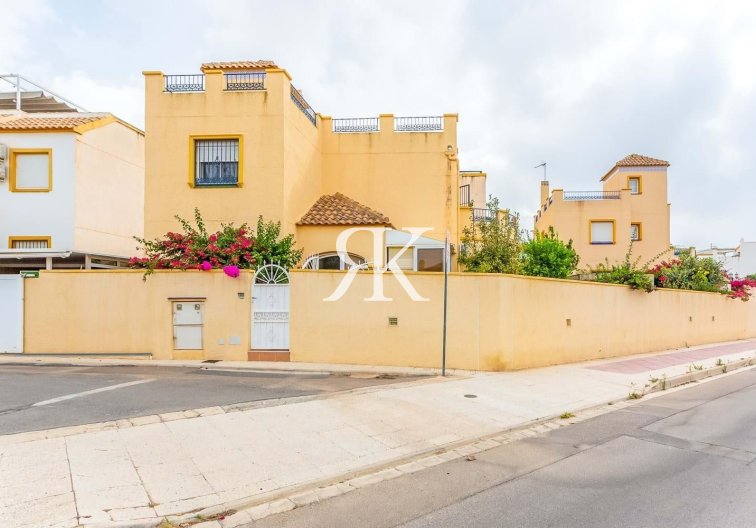 Semi-detached Villa  - Resale - Orihuela Costa - La Zenia