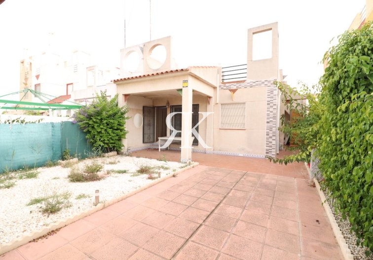 Semi-detached Villa  - Resale - Torrevieja - Las Torretas