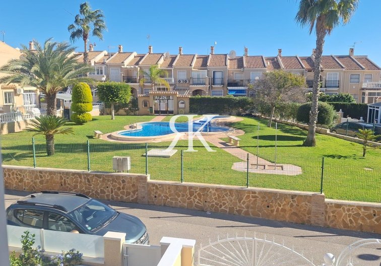 town house - Herverkoop - Torrevieja - Aguas Nuevas
