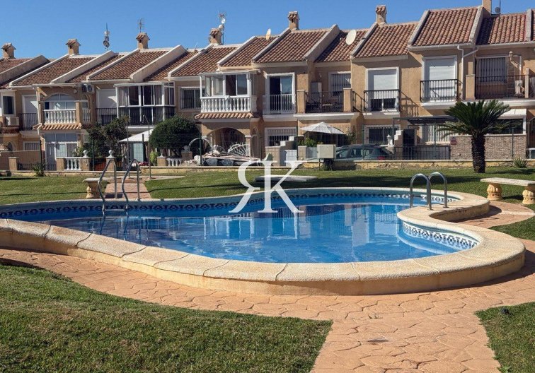 town house - Resale - Torrevieja - Aguas Nuevas
