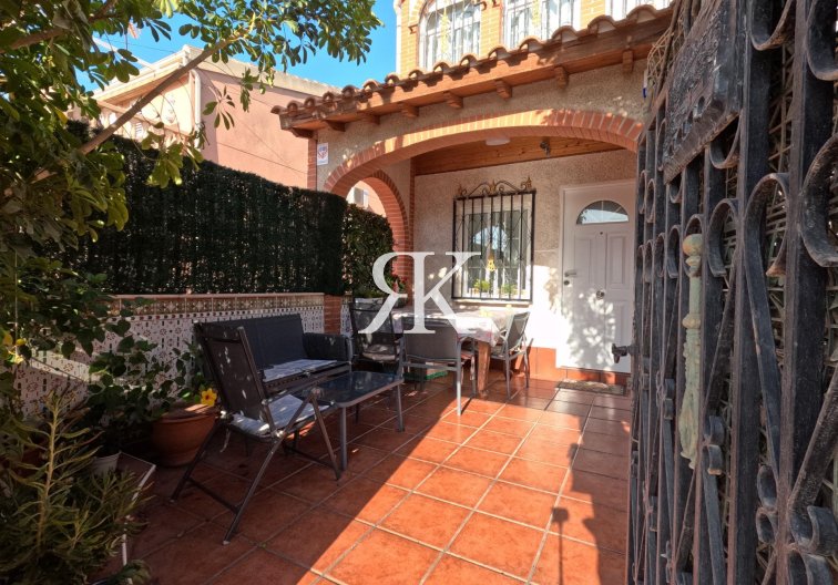 town house - Wiederverkauf - Torrevieja - El Acequión - Los Náufragos