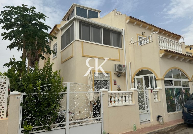 villa - Wiederverkauf - Orihuela Costa - Los Dolses