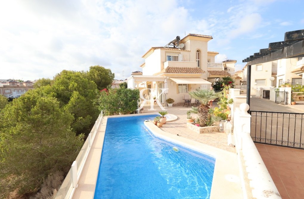 Wiederverkauf - Freistehende Villa - Orihuela Costa - Playa Flamenca