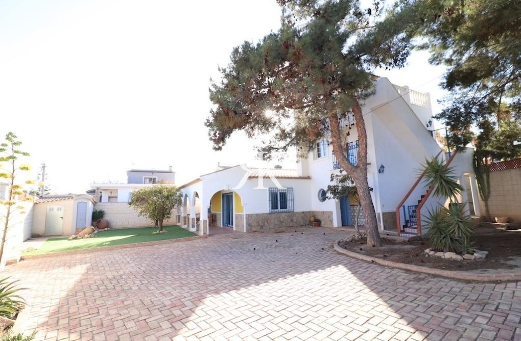 Wiederverkauf - Freistehende Villa - Orihuela Costa - Villamartín