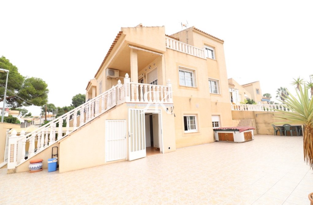 Wiederverkauf - Freistehende Villa - Torrevieja - Los Balcones 