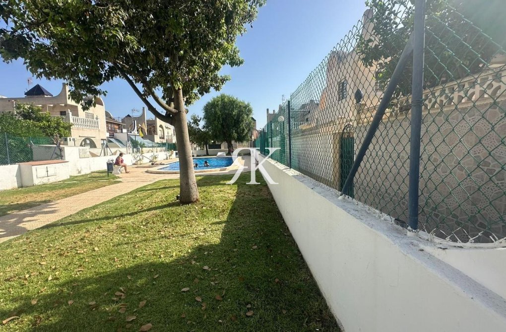 Wiederverkauf - town house - Torrevieja - Carrefour