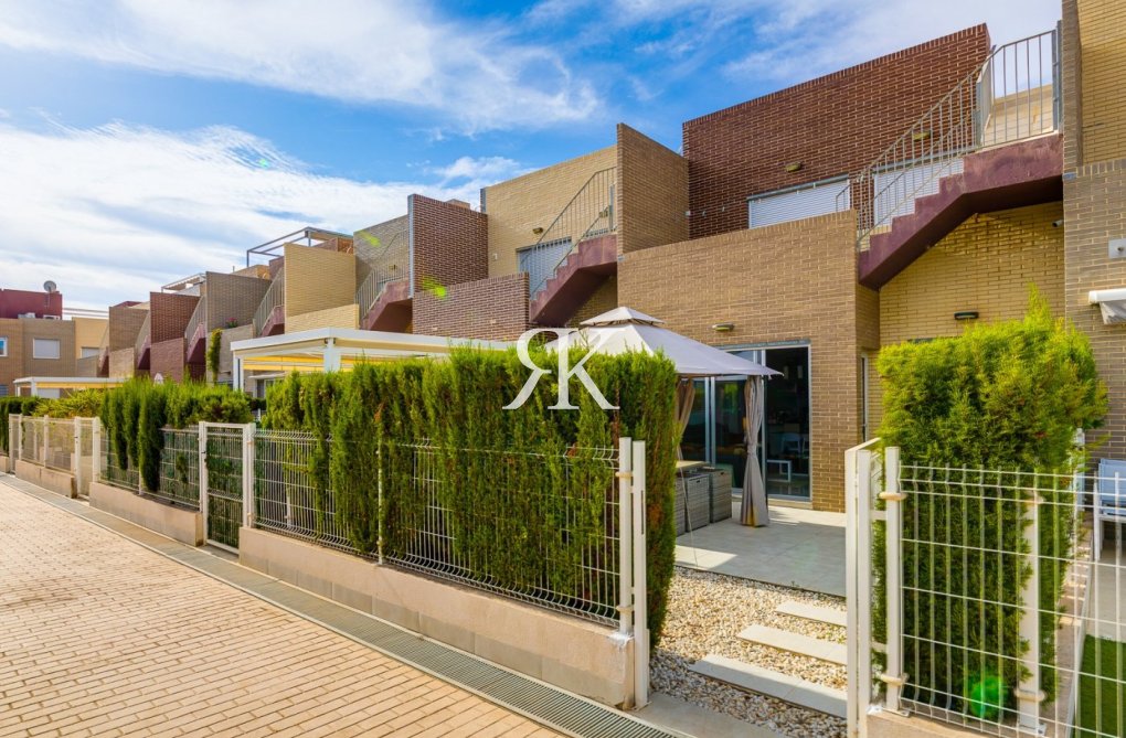 Wiederverkauf - town house - Torrevieja - Sector 25