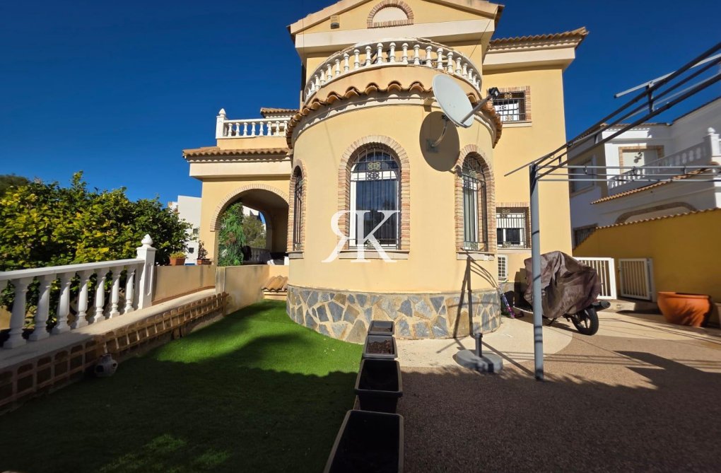 Wiederverkauf - villa - Orihuela Costa - Villamartín-las Filipinas