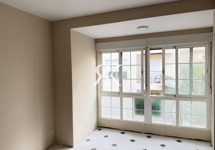 Wohnung - Wiederverkauf - Torrevieja - Centro