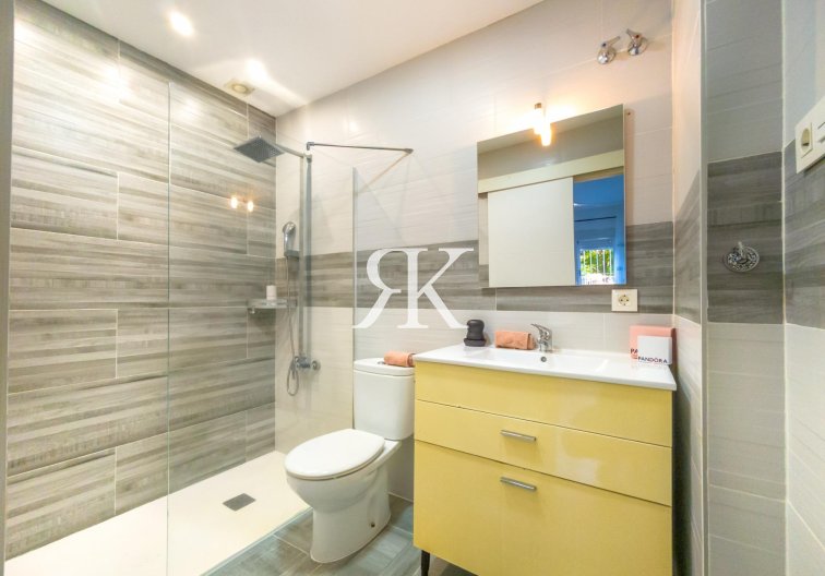 Segunda mano - Apartamento  - Torrevieja - Estacion De Autobuses