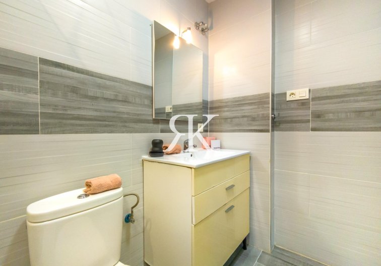 Segunda mano - Apartamento  - Torrevieja - Estacion De Autobuses