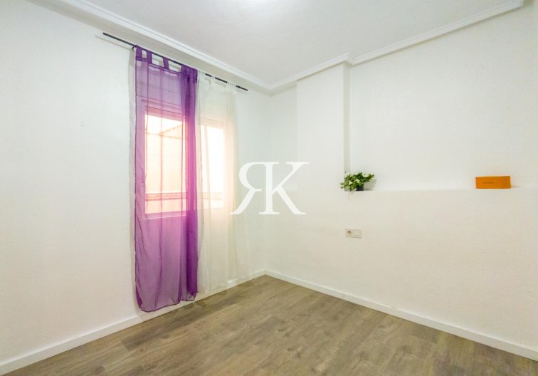 Segunda mano - Apartamento  - Torrevieja - Estacion De Autobuses