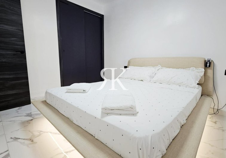 Resale - Apartment - Torrevieja - Acequion