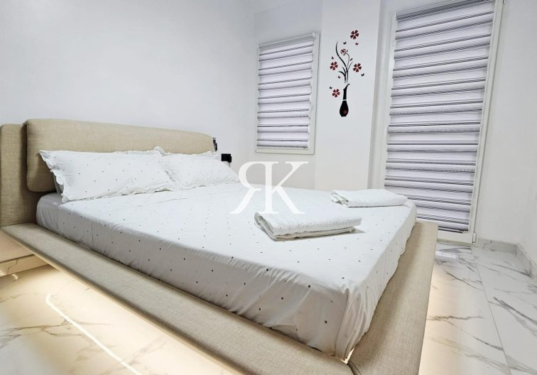 Resale - Apartment - Torrevieja - Acequion