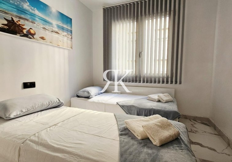 Resale - Apartment - Torrevieja - Acequion