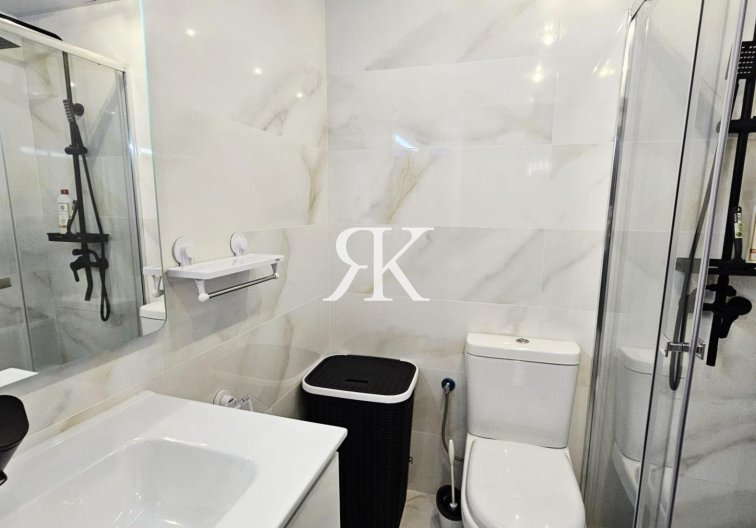 Resale - Apartment - Torrevieja - Acequion