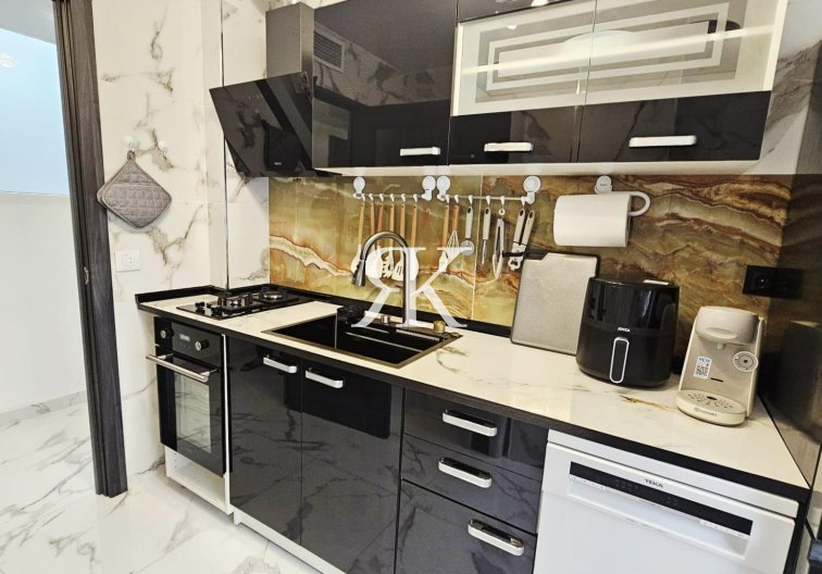 Resale - Apartment - Torrevieja - Acequion