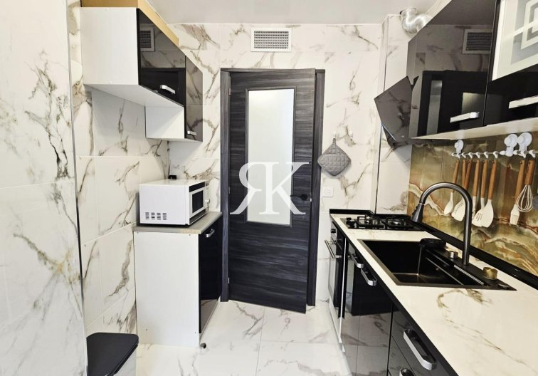 Resale - Apartment - Torrevieja - Acequion