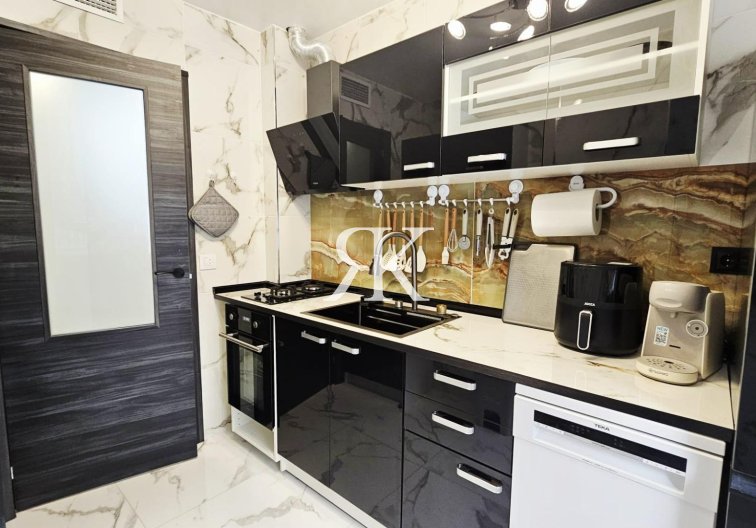 Resale - Apartment - Torrevieja - Acequion