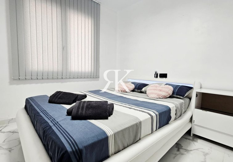 Resale - Apartment - Torrevieja - Acequion