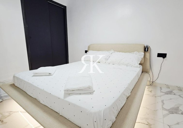 Resale - Apartment - Torrevieja - Acequion