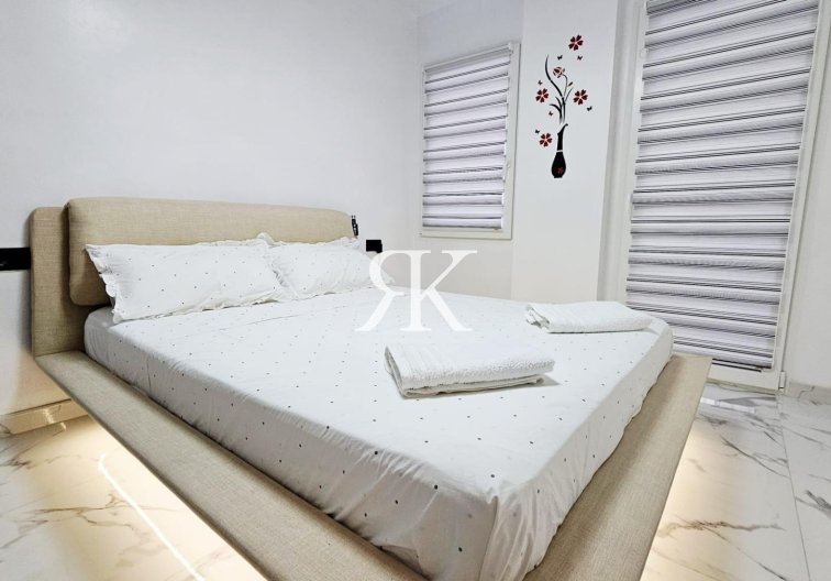 Resale - Apartment - Torrevieja - Acequion