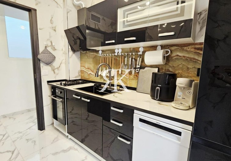 Resale - Apartment - Torrevieja - Acequion