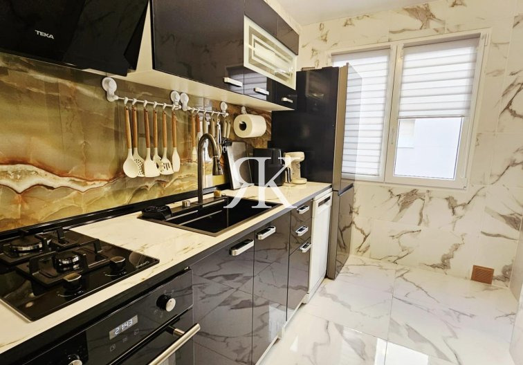 Resale - Apartment - Torrevieja - Acequion