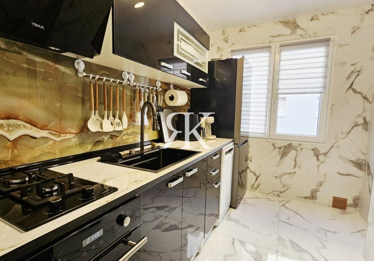 Resale - Apartment - Torrevieja - Acequion