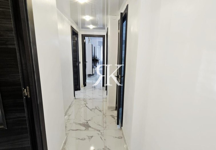 Resale - Apartment - Torrevieja - Acequion