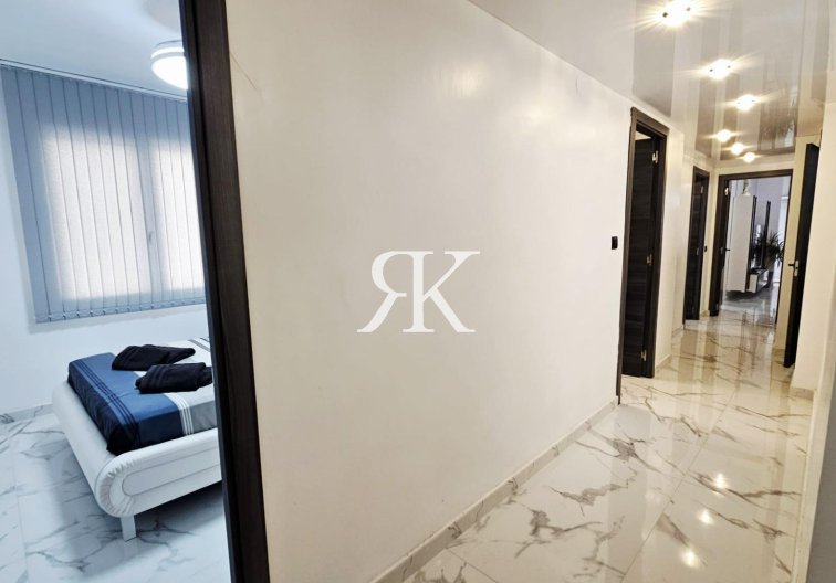 Resale - Apartment - Torrevieja - Acequion