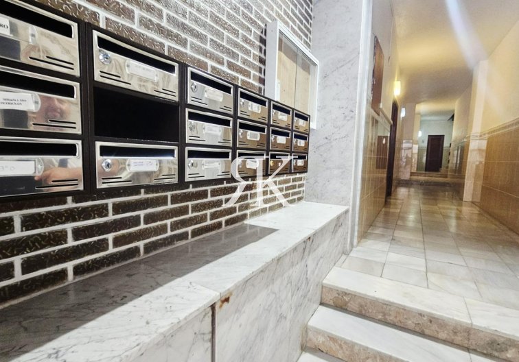 Resale - Apartment - Torrevieja - Acequion