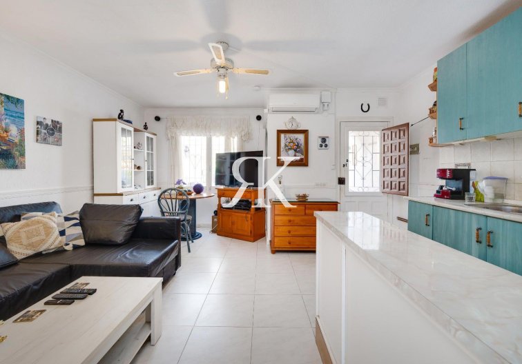 Revente - villa - Torrevieja - Calas Blanca