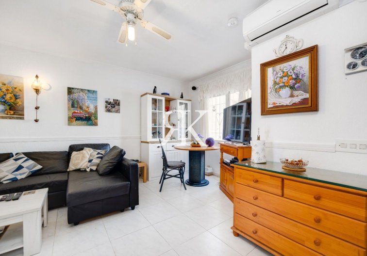 Revente - villa - Torrevieja - Calas Blanca