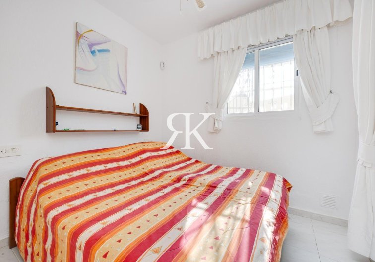 Revente - villa - Torrevieja - Calas Blanca