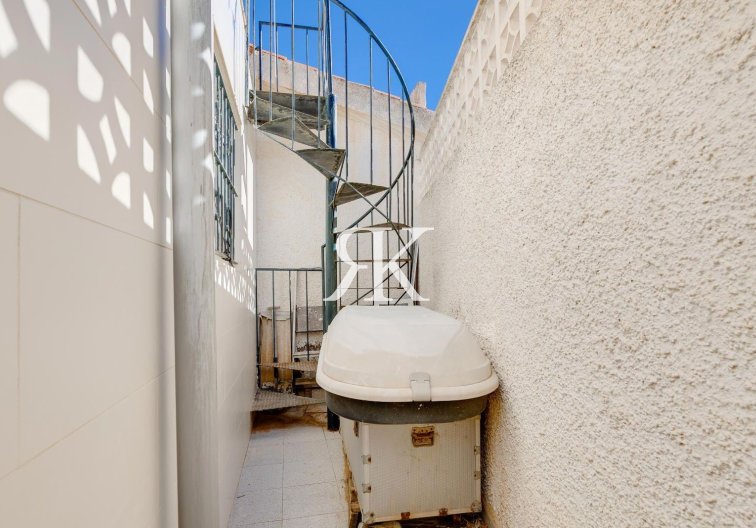 Revente - villa - Torrevieja - Calas Blanca