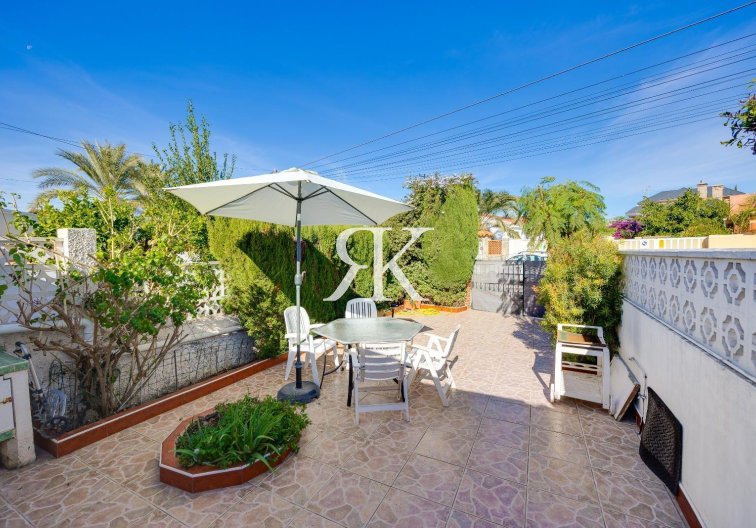 Revente - villa - Torrevieja - Calas Blanca