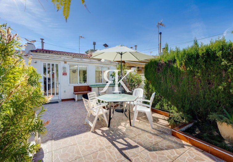 Revente - villa - Torrevieja - Calas Blanca