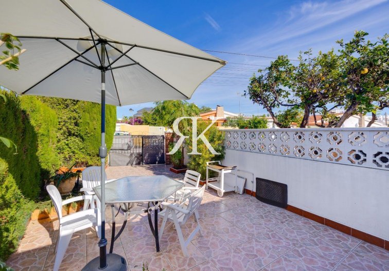 Revente - villa - Torrevieja - Calas Blanca