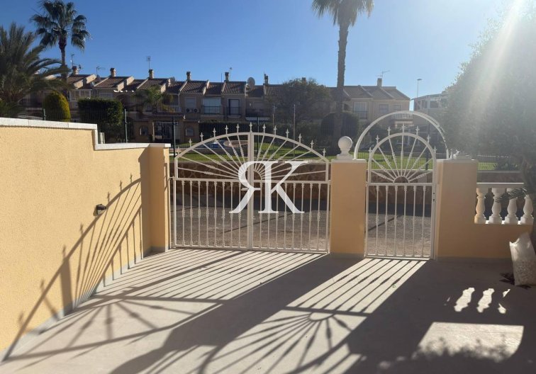 Wiederverkauf - town house - Torrevieja - Aguas Nuevas