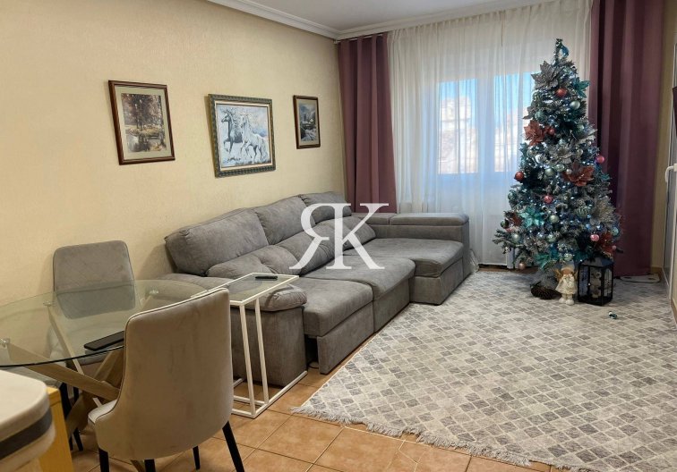 Resale - Apartment - Torrevieja - Aguas Nuevas