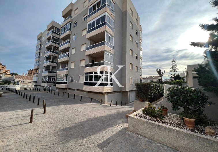 Resale - Apartment - Torrevieja - Aguas Nuevas